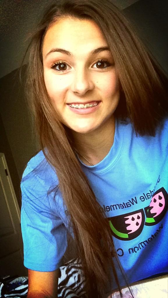 macylayne21's tweet photo. Bc I don't need a reason to wear make up!💄 #housearest http://t.co/ESYQeu5Sh5