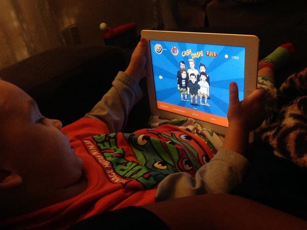 festivejack's tweet photo. i got him addicted 😂 2 year old brother 😂#cashdash @26MgmtTeam @Nashgrier @carterreynolds @camerondallas @HayesGrier http://t.co/MOuUwMHR09