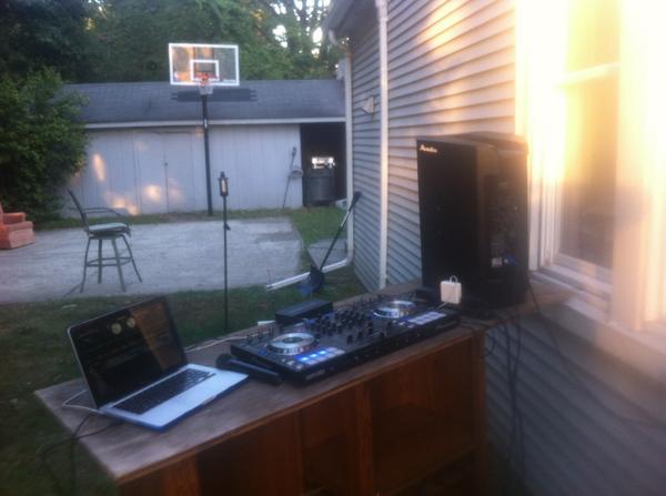alanstanwick's tweet photo. @ESUPartyHop 44 broad turning up!! Get wild!!! ESU get weird!! http://t.co/CIwUVCH8t6