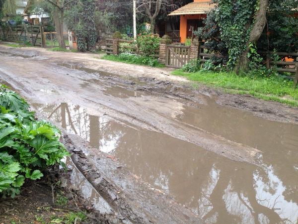 conidege's tweet photo. @SBonifatti Hola,calle Jazmines en el BosquePR.Acceso dificultoso p combis esc.y vcinos.Idea de cuando arreglan? http://t.co/a5jGaL0F4x
