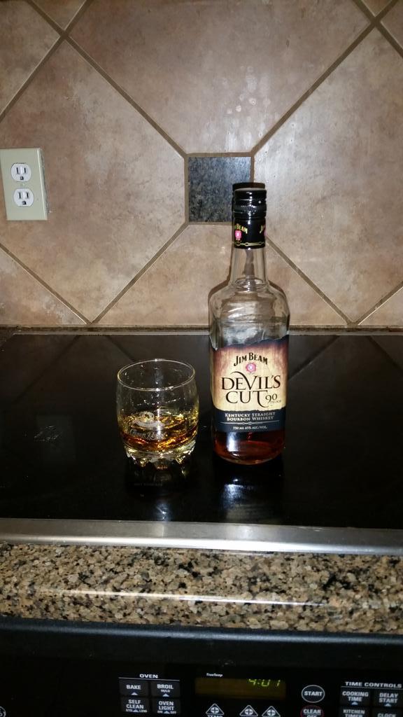 WhiskyHaze's tweet photo. #nowdramming @JimBeam Devil's Cut http://t.co/uhm8dseAqb