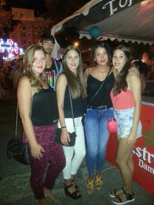 Pimulo's tweet photo. Fiestas Molina! @mamutdejaula @Nisperoiberico @cristitoba @Lofelena http://t.co/yBZh56rM5U
