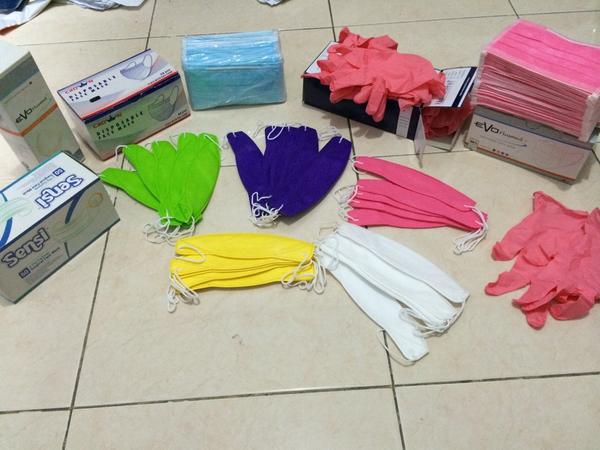 sibromilsi's tweet photo. @fkyarsi2012 @fkyarsi2013 Masker dan sarung tangan warna warni
Untuk skill lab
Praktikum anatomi
Atau di rumah sakit http://t.co/jKIizznSOS