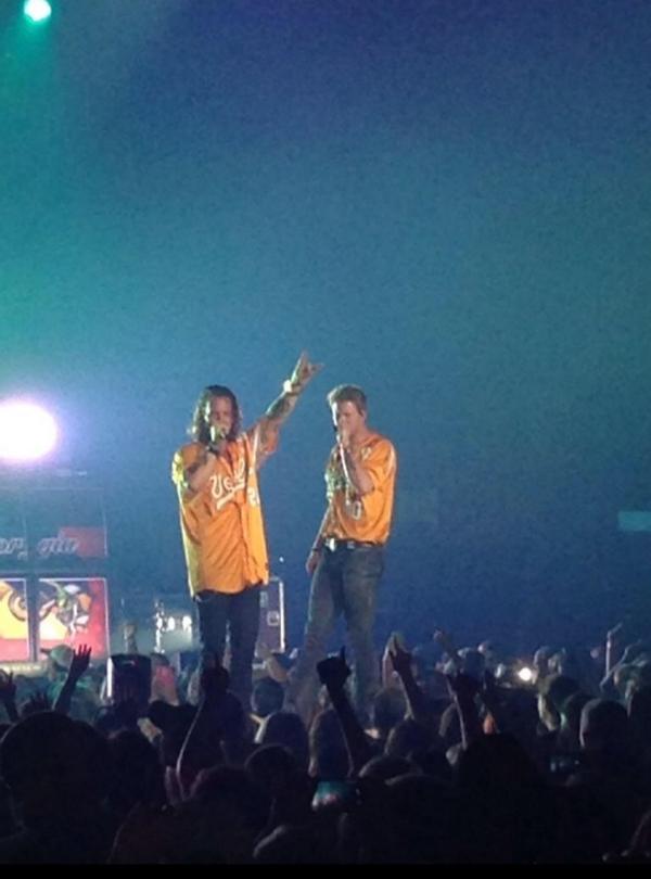 DaveSerrano11's tweet photo. @FLAGAline thank you so much for wearing the Vol baseball jersey's. I know the crowd loved it. #omaha15 http://t.co/4qi1mVU0N2