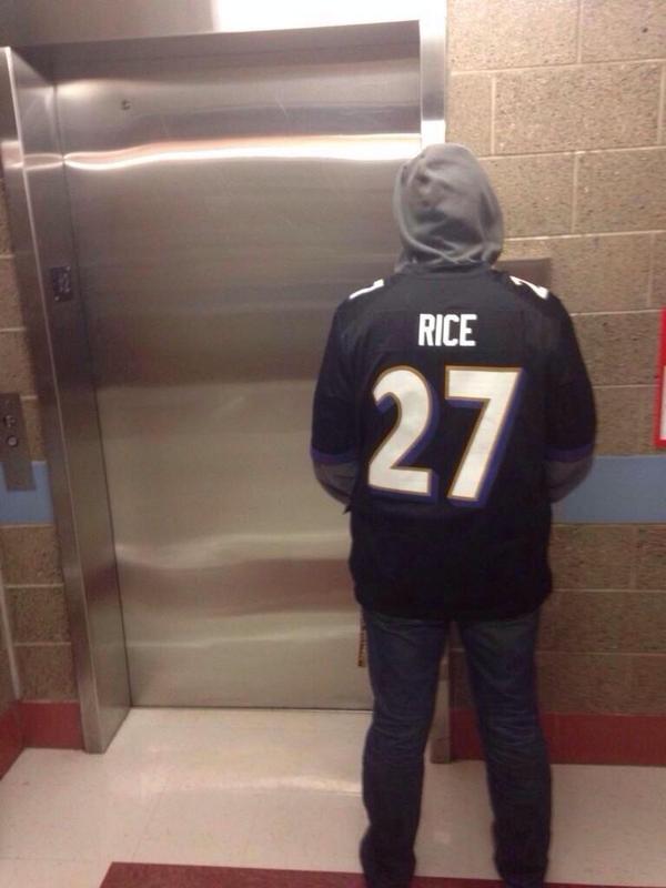 TopFBVids's tweet image. I'll take the stairs