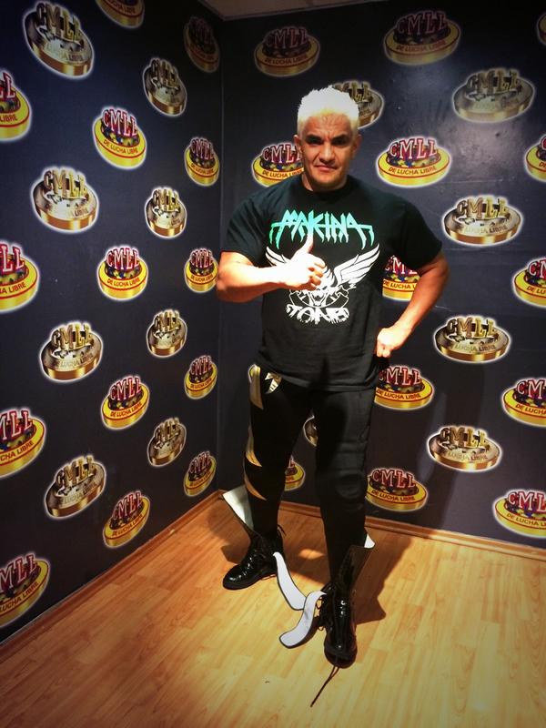 turiluchas's tweet photo. Hoy #TuriLuchas felicita al 1000% @Shocker_CMLL !Feliz Cumpleaños! http://t.co/tMhcym3334