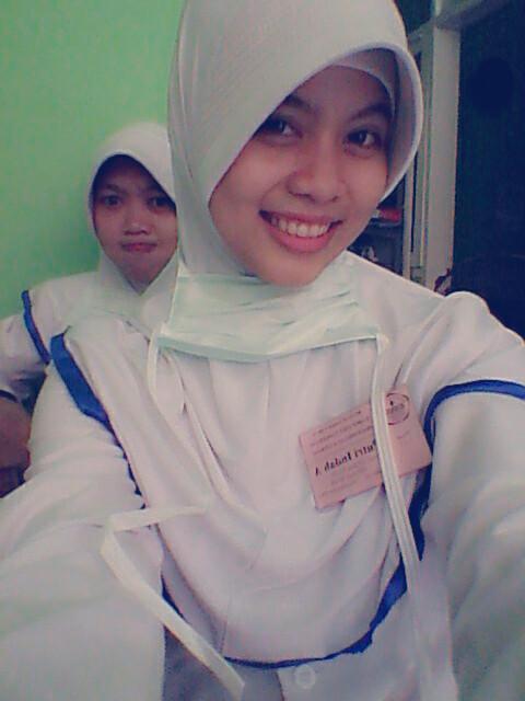 putri_anggra05's tweet photo. Break selesai ngoplos obat dan disaat pasien anteng ({}) wkwkwk :p http://t.co/REPsmCQudF