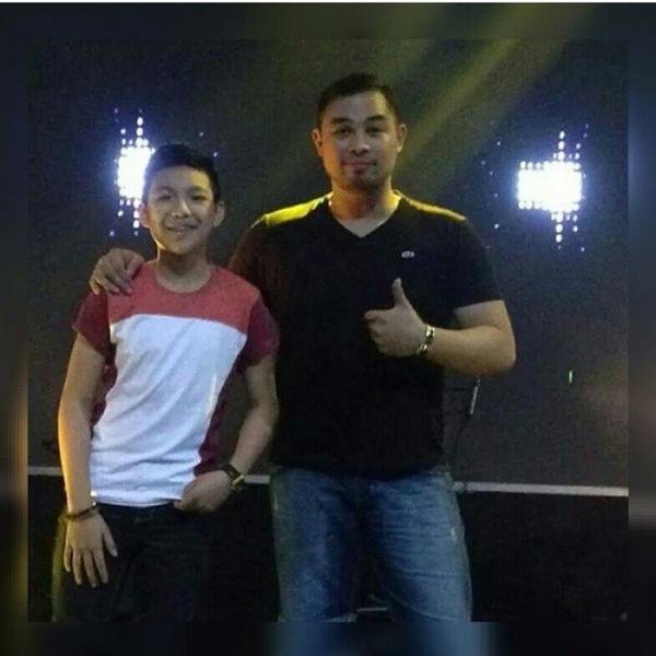 DARRENaticsILMA's tweet photo. THANK YOU SO MUCH kuya @jedmadela for having Darren as your guest at your concert last night!😘 #allrequests2 http://t.co/MR40Bbkfhx