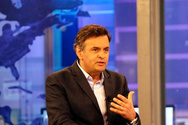 AecioNeves's tweet photo. "O mineiro tem um modo muito próprio de ver as coisas", diz Aécio sobre a eleição em Minas. #AécioNaRedeTV #EquipeAN http://t.co/TQPt25fUcj