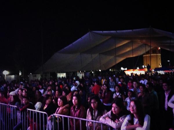 FestCultTepeaca's tweet photo. @JorgeChantres durante su presentación está noche en el zócalo de Tepeaca. #494AniversariodeTepeaca http://t.co/rk8PleK7GZ