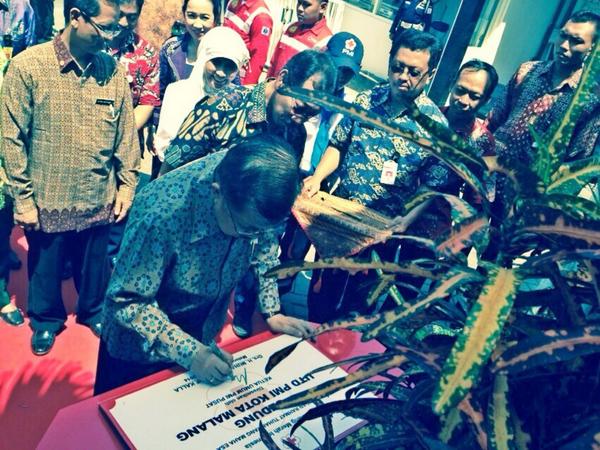 Pak_JK's tweet image. Meresmikan Gedung UTD PMI Malang