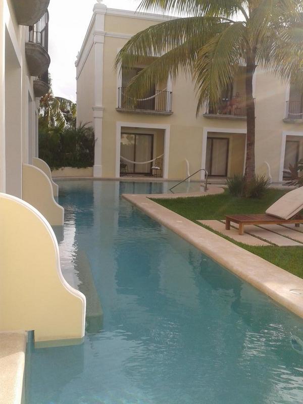 #just stepping out  from patio #mexico #swimup <a href="/GallioGary/">Gary</a>  @PatsyClouder <a href="/harrybongo/">Mark Harris</a> #sun#hot#perfect#relaxed