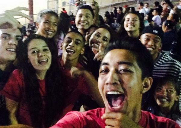 KiD__DoPe's tweet photo. β@kimmmycee: One of the funnest football games ever tbh.. Including friends & strangers #ClassOf2015 π http://t.co/A18QSe5smpβ #2TURNTCREW