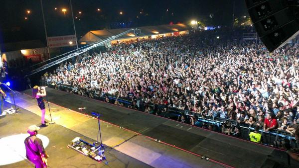 Rocking_Laia's tweet photo. Pues un añito hace ya @dcodefest ¡qué recuerdos! #amaral #stageview #dcode2013 http://t.co/LLkrZ9J8ij