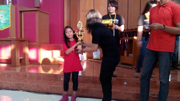GalCup2014's tweet photo. juara pertama lomba Mewarnai kategori usia 10-12 tahun adalaaah Tesa! http://t.co/TA9mE2p7W7