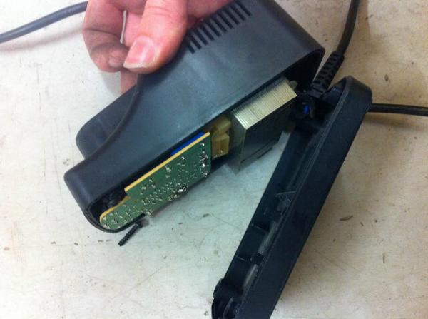 WORKSAFEPAT's tweet image. A broken Class 2 Transformer in use. Dangerous item or dangerous employee? #usercheck #healthandsafety