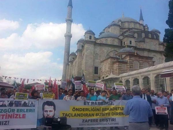 PoliticMr's tweet photo. #اردوغان يصلي صلاة الميت الغائب على #استشهاد_قادة_أحرار_الشام http://t.co/kTvspc0tu2