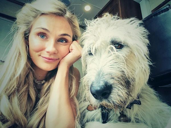 Clare Bowen desktop Wallpapers