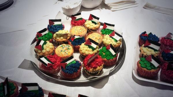 lampsofguidance's tweet photo. Alhamdulillah .What an informative program by Ml Ridwaan Kajee👌 
Well done Misbaah ladies💜 Lovely Cupcakes 🍰 http://t.co/r4gxRGQu57