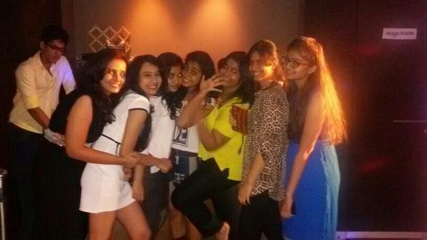 SNEHAluvSHREYA's tweet photo. #FindingFannyHunt @foxstarhindi my oddies on my birthday http://t.co/S0PDfwtJAn