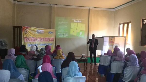 beni_be's tweet photo. MONtabs !"@jumadisubur: @aliarifinsukses sdg presentasi ttg pola belajar anak berbasis stifin. cc @AkademiTrainer http://t.co/yQKOcRXuI6"