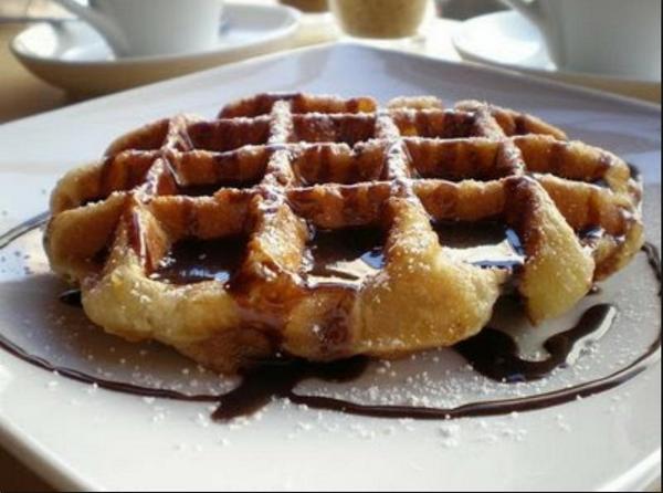 HeladeriaPolar's tweet photo. Un gofre para desayunar o para merendar? Tomatelo como más te apetezca, solo, con chocolate, o acompañado de helado! http://t.co/bgLmeAwThu