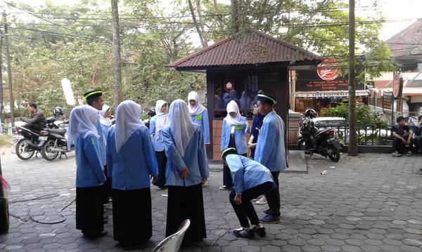 Lagi pada latihan yel yel persiapan ppmb at fmipa ranggamalela