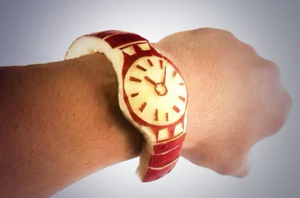 Introducing the all new apple watch! via @draaiomjeoren1 #EdibleTech