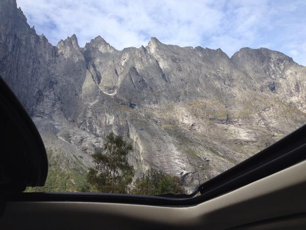 MarianneMolmen's tweet photo. Weekend roadtrip in Norway with my Model S. View even better with #panoroof @Tesla_Europe http://t.co/kXPzshv4nV