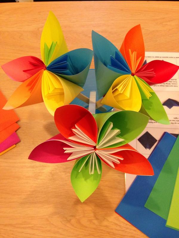 NicFurey's tweet image. All ready for this mornings Origami Flower Workshop @KingsPlace with @ForgetMeNotC