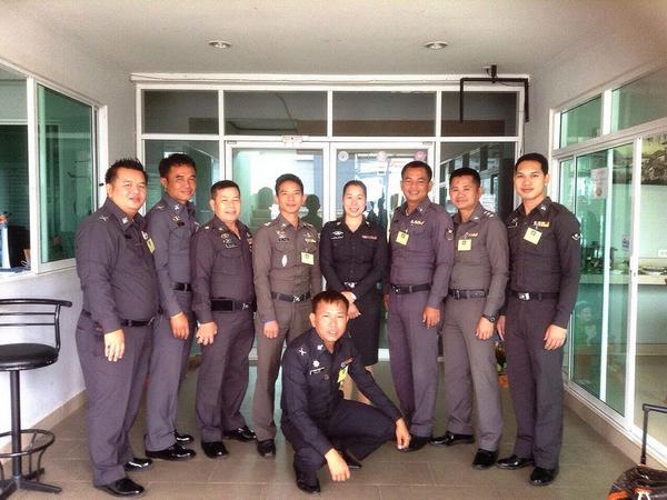Hahajed's tweet photo. @Kitti3Miti @DrRak  @tri333 @orapak เตรียมพบ โฉมใหม่ชุดมวลชนเดอะปิ๊งที่จะไปนั่งในใจประชาชน ปลายกันยานี้ #ตำรวจสระแก้ว http://t.co/IInNEVS9zH