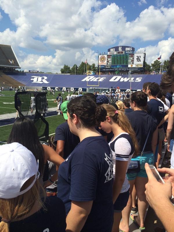 MartelPrez's tweet photo. 3rd down and 6 leggo owls #IBelieveThatWeWillWin #riceowls http://t.co/wOhAcwT0WL