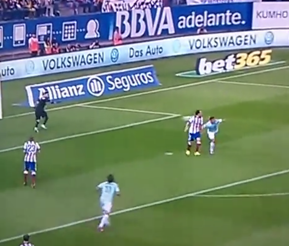 VIDEO: Celta Vigo’s Pablo Hernandez scores a ridiculous no-look back heel golazo. ble.ac/1ykoAiG