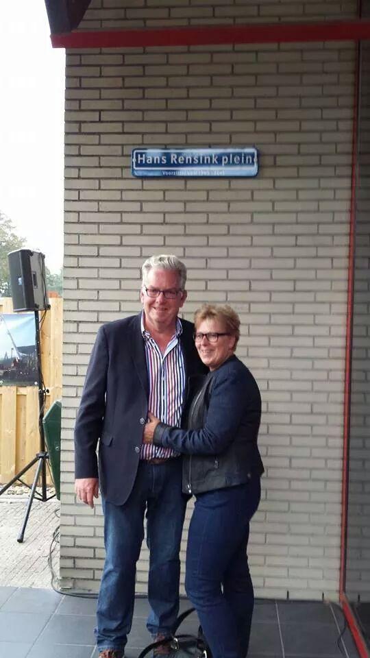 Yperenmode's tweet photo. Jongens, willen jullie nu ophouden!! Voel me zeer vereerd.  Bedankt voor een geweldige Brandweerdag #VBM90! http://t.co/LN1Mj1YbXl