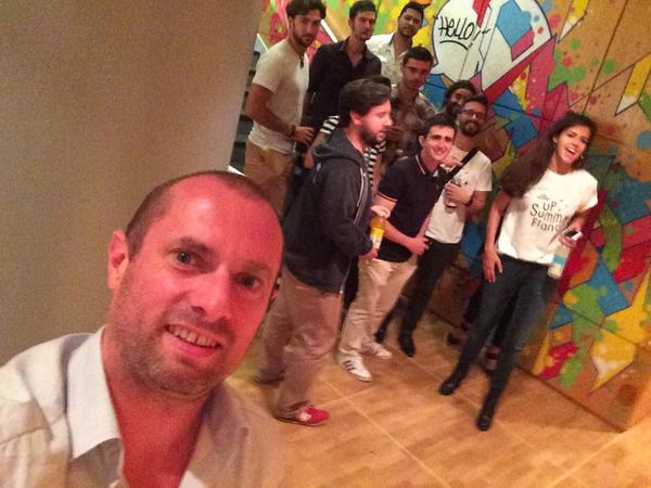 ericroyer's tweet photo. Merci à tous pour ces échanges et tout ce #swag !!! N'est ce pas @TheDamfr ? ;-) #UPsummitFr #campuscdg http://t.co/Qo3XBvmSJt