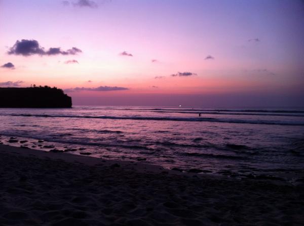 EmmasLittleT's tweet photo. Oh my goodness, I've been a bit absent on here this week! But now enjoying a #Bali #sunset so see you next week! http://t.co/nr35TcOztl