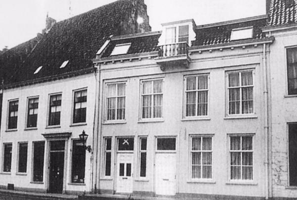 WijkvanToen's tweet photo. In het monument Dijkstraat 4 was de in 1896 opgerichte Wijksche Bank gevestigd. Veel later zat hier de AMRO. http://t.co/OnsJPKhy1T