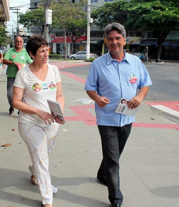 alexandre_ptes's tweet photo. Caminhamos com @iriny_13 nessa linda manhã em Jardim Camburi. Agora estamos em São Pedro com João Coser! http://t.co/YE4Lwr1tWH