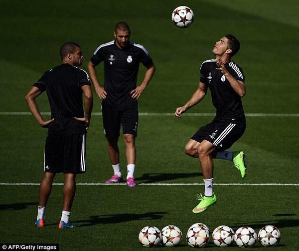HaretAngel's tweet photo. #CR7 ❤️ http://t.co/iPEETgZHok