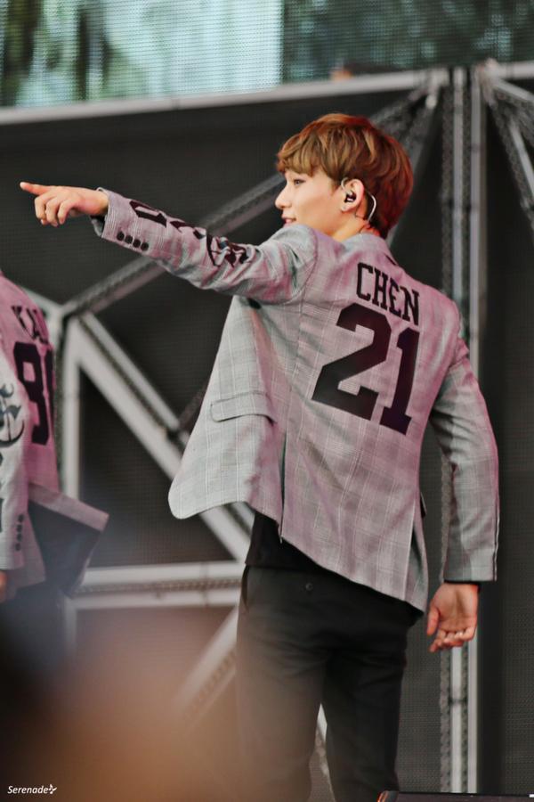 21fnath's tweet photo. เฉินเคยบอกว่าที่เลือกเบอร์เสื้อ21เพราะเป็นวันเกิด แล้ววันนี้นายก็อายุ21แล้วนะ #Chen21 #happychenday http://t.co/YQVNtEgJ2q