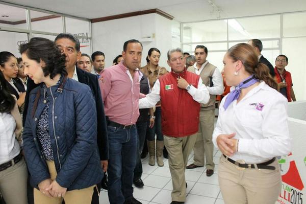 FerGarciaCuevas's tweet photo. Recorrido x instalaciones #OfReg #ValledeMex @SEDESOL_mx #EdoMex @EPN @Rosario_Robles_ @eruviel_avila @KarimCarvalloD http://t.co/CS1ByB25Mi