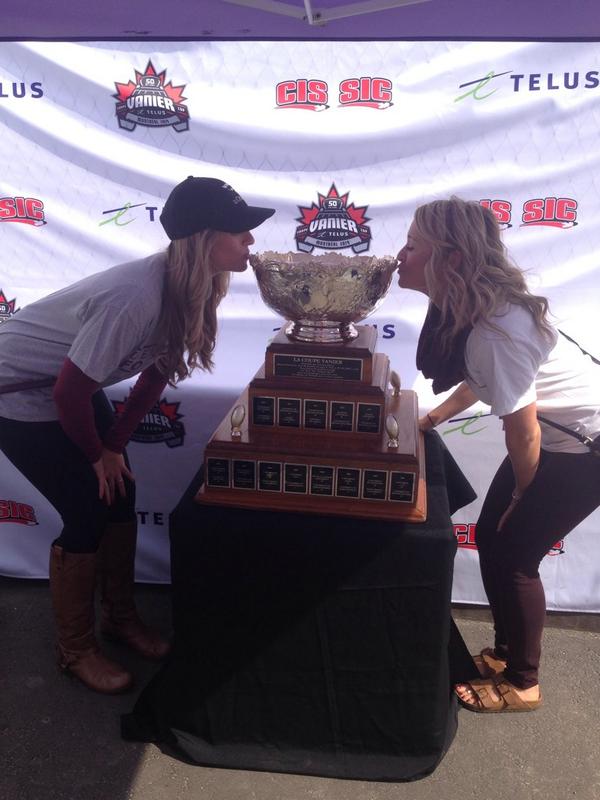 christinawattsy's tweet photo. These watts women love the Vanier #VANIER50 #Gee2Gee @uOttawaGeeGee @ljorgs http://t.co/xs1YqIFjlT
