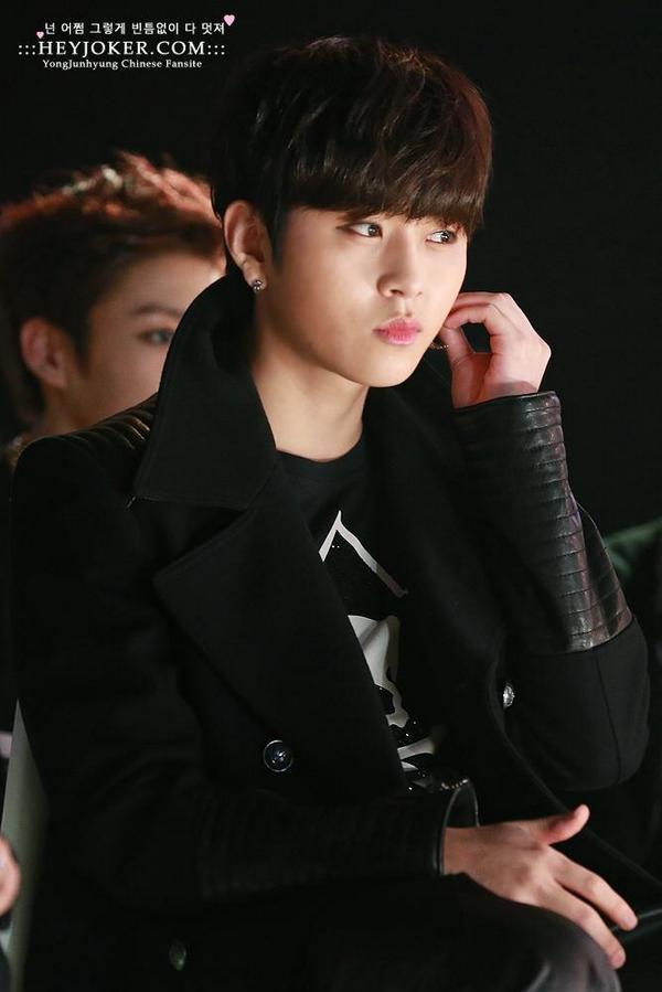 SwaggyNuna's tweet photo. Spotted Jungkook behind Junhyung ♥ #BeastBTS http://t.co/K7a8hP6anT