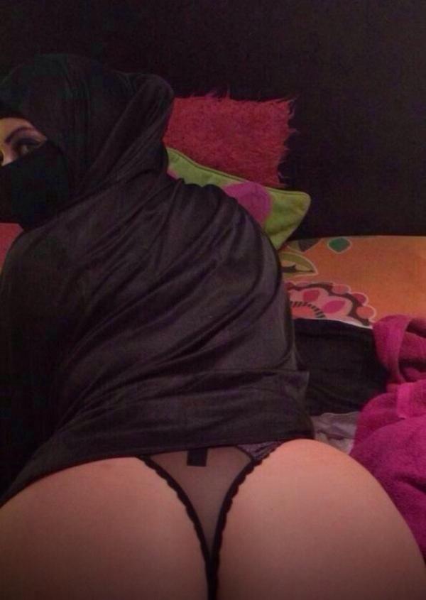 Fakaha_80's tweet photo. طيب ايش تحت العبايه☺️☺️☺️☺️ http://t.co/cZREadggqI