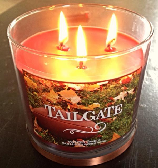 CrowdJoyEvents's tweet photo. Smells like 🏈. Yes, @LUVBBW has tailgate scented candles! #TailgateLove http://t.co/potGIlnqly