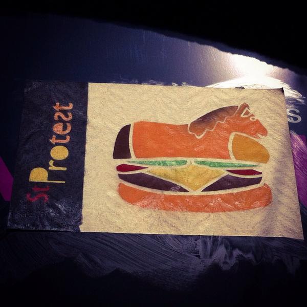 StDsgnTweet's tweet image. #stprotest #streetdesign #stdsgn.fr #streetart #montpellier #spanghero #burger #malbouffe #junkfood #streetart2014