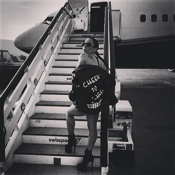 Gaga_Canada's tweet photo. Gaga is on her way to Brussels to see Tony! #CheekToCheek

@ladygaga #LadyGaga #arrRAVE #CheekToCheekPromo #TonyGaga http://t.co/JslZvIw65n