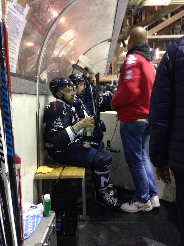 Si comincia ! #Backstagehockeymilano #asiagovshmrossoblu