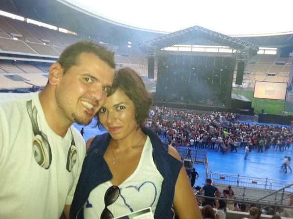 Angie85LC's tweet photo. Esperando a @davidbisbal en sevilla http://t.co/vOP4bxrl5g