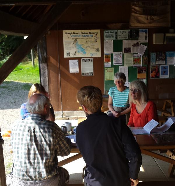 KentTreeWardens's tweet photo. Fantastic hedge survey training for Kent Tree and Pond Wardens, at Bough Beech reservoir with Lynne Flower today! http://t.co/LFdamVrOUI